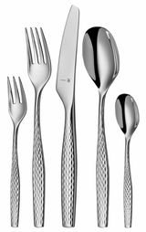 Set aus glänzendem Besteck mit gehämmertem Griffdesign, bestehend aus Gabel, Messer, Esslöffel, Dessertgabel und Teelöffel, in Frontalansicht.