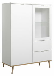 Weißes Highboard mit Holzbeinen, linke Perspektive, mit Glastür und zwei Schubladen.