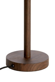 Close-up van een ronde houten lampvoet met kabelaansluiting, gezien vanaf de zijkant.