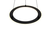 Moderne zwarte hanglamp in de vorm van een ring, gezien van onderaf