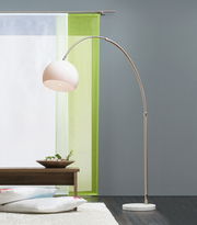 Bogenleuchte mit weißem Lampenschirm und Marmorsockel, seitliche Perspektive