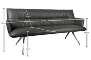 Schwarzes 3-Sitzer-Sofa mit gepolsterter Rückenlehne und Metallfüßen, mit Maßangaben (u. a. Breite 203,5 cm, Höhe 88,5 cm, Sitzhöhe 49,5 cm), in schräger Frontansicht von links.