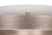 Nahaufnahme einer LED-Deckenleuchte mit modernem Design und metallischer Oberfläche, seitliche Perspektive