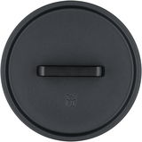 Draufsicht auf einen schwarzen WMF Flavour Bräterdeckel mit Griff.