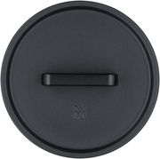 Draufsicht auf einen schwarzen WMF Flavour Bräterdeckel mit Griff.