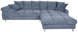 Blaue Eckcouch mit weichem Stoffbezug, Ansicht von vorne.