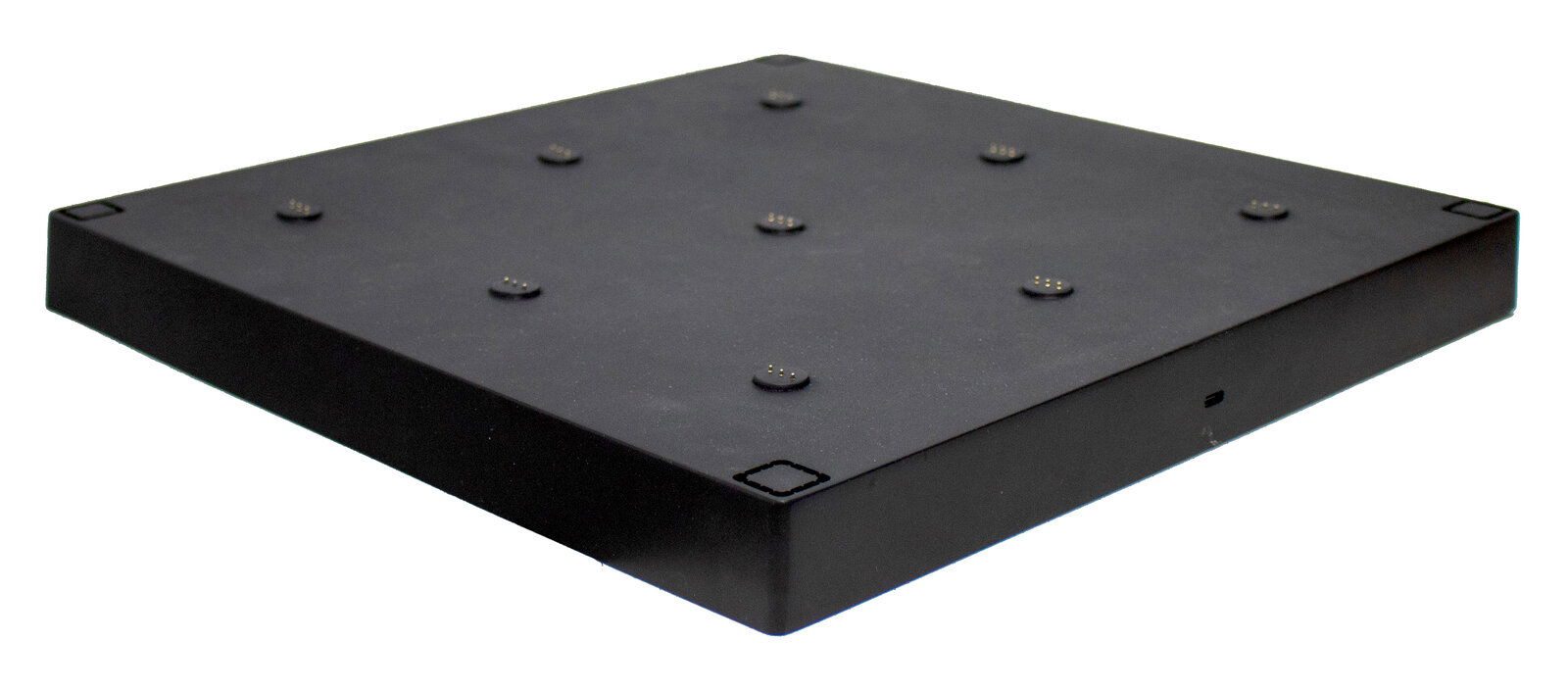 Newgarden Ladestation MAIA Schwarze, quadratische Ladestation MAIA mit mehreren Kontaktpunkten, seitliche Perspektive