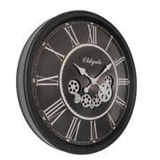 Schwarze Wanduhr mit römischen Ziffern und sichtbaren Zahnrädern, seitliche Perspektive