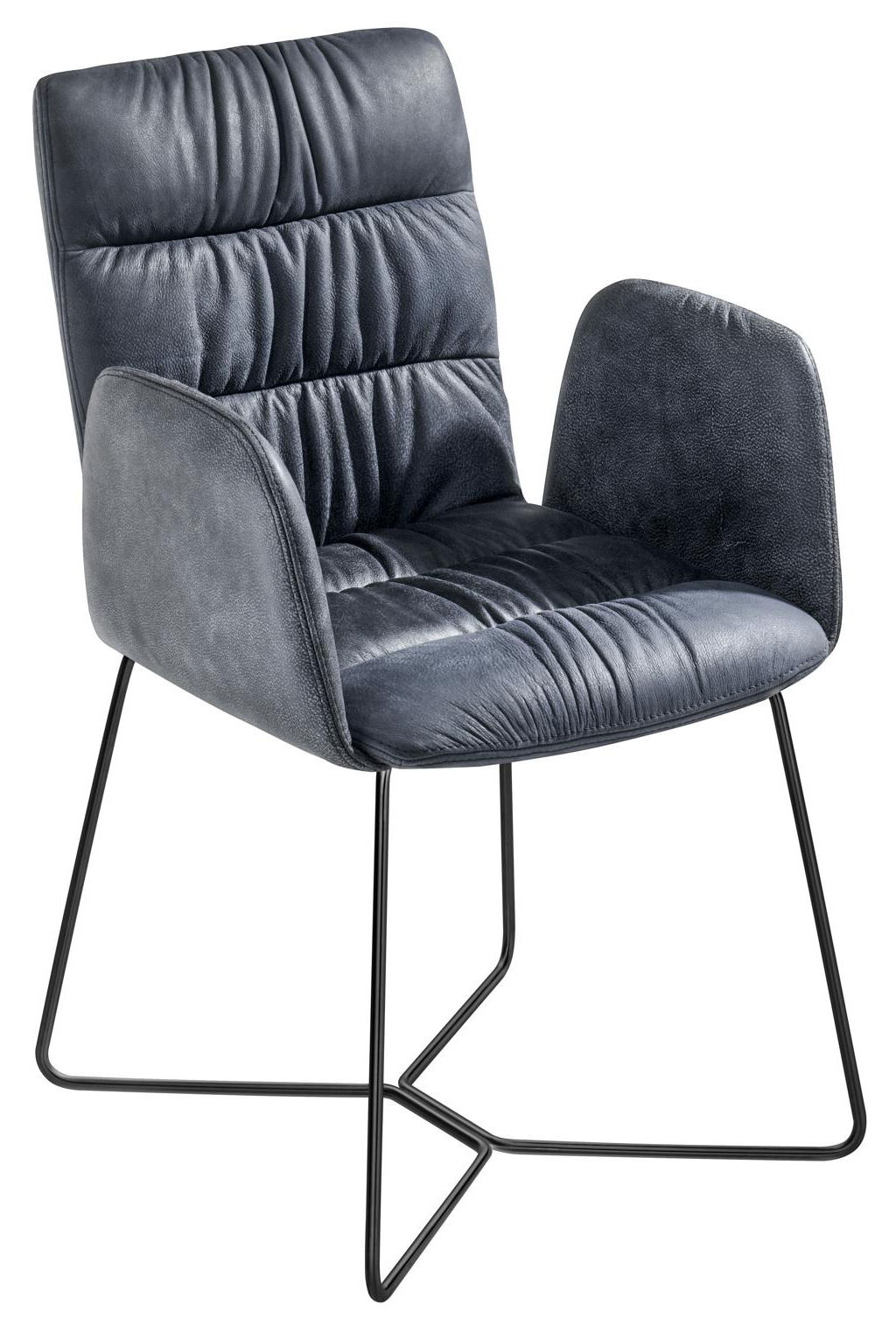 Moderner Sessel mit dunkelgrauem, gepolstertem Sitz und Rückenlehne, sowie schwarzen Metallbeinen, seitliche Perspektive