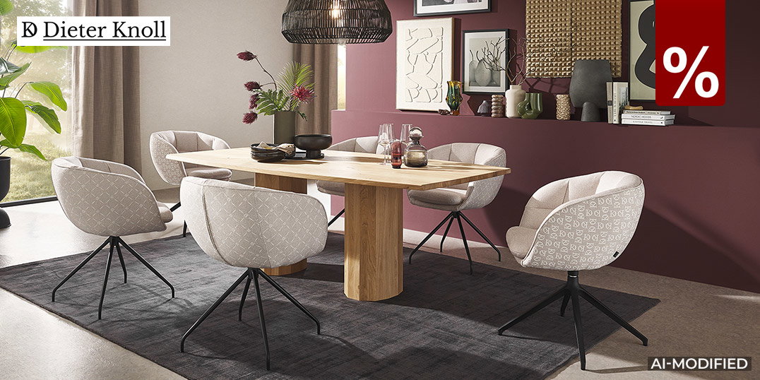 Essbereich mit Holztisch, Polsterstühlen und bordeauxfarbener Akzentwand (KI-modifiziert)