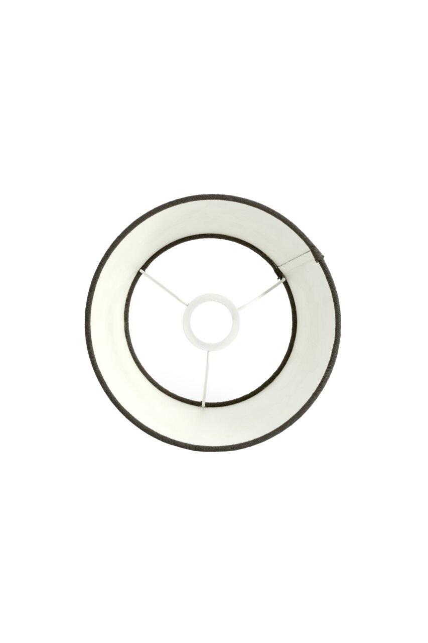 Ansicht von oben auf einen runden, weißen Lampenschirm mit schwarzem Rand und Metallstreben.