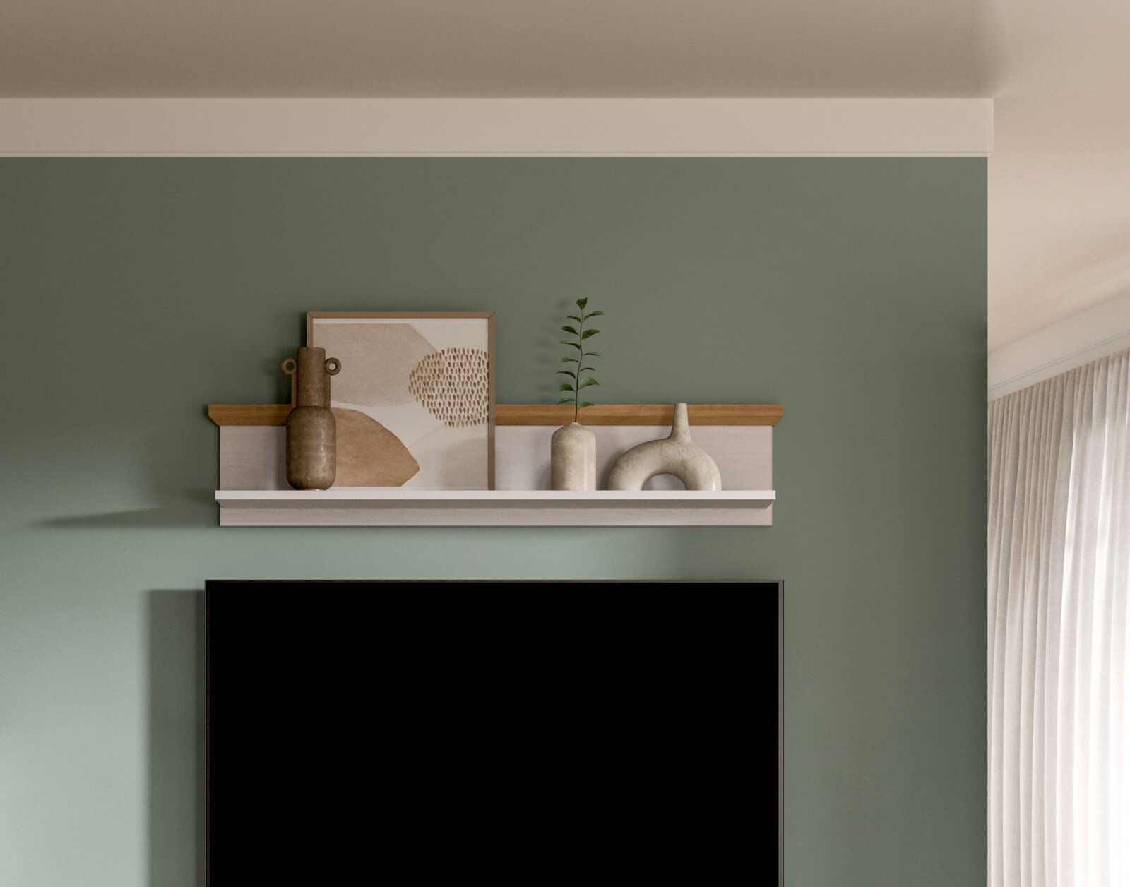 Wandboard mit Dekorationen, darunter Vasen und ein Bild, an einer grünen Wand über einem Fernseher, frontal betrachtet.