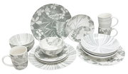 Kombiservice 30-tlg. mit floralem Muster in Grau und Weiß, bestehend aus Tellern, Schalen und Tassen, aus der Vorderansicht fotografiert.
