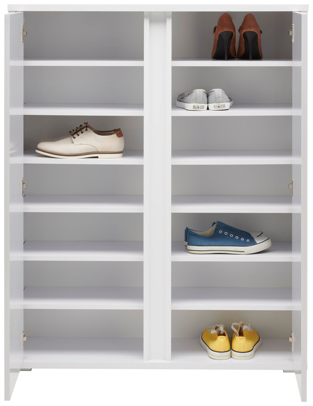 Weißer Schuhschrank mit mehreren Fächern, gefüllt mit verschiedenen Schuhen, aus frontaler Perspektive.