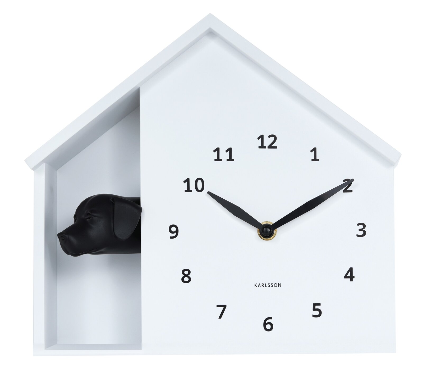 Weiße Wanduhr in Hausform mit schwarzem Hundekopf, frontal betrachtet.