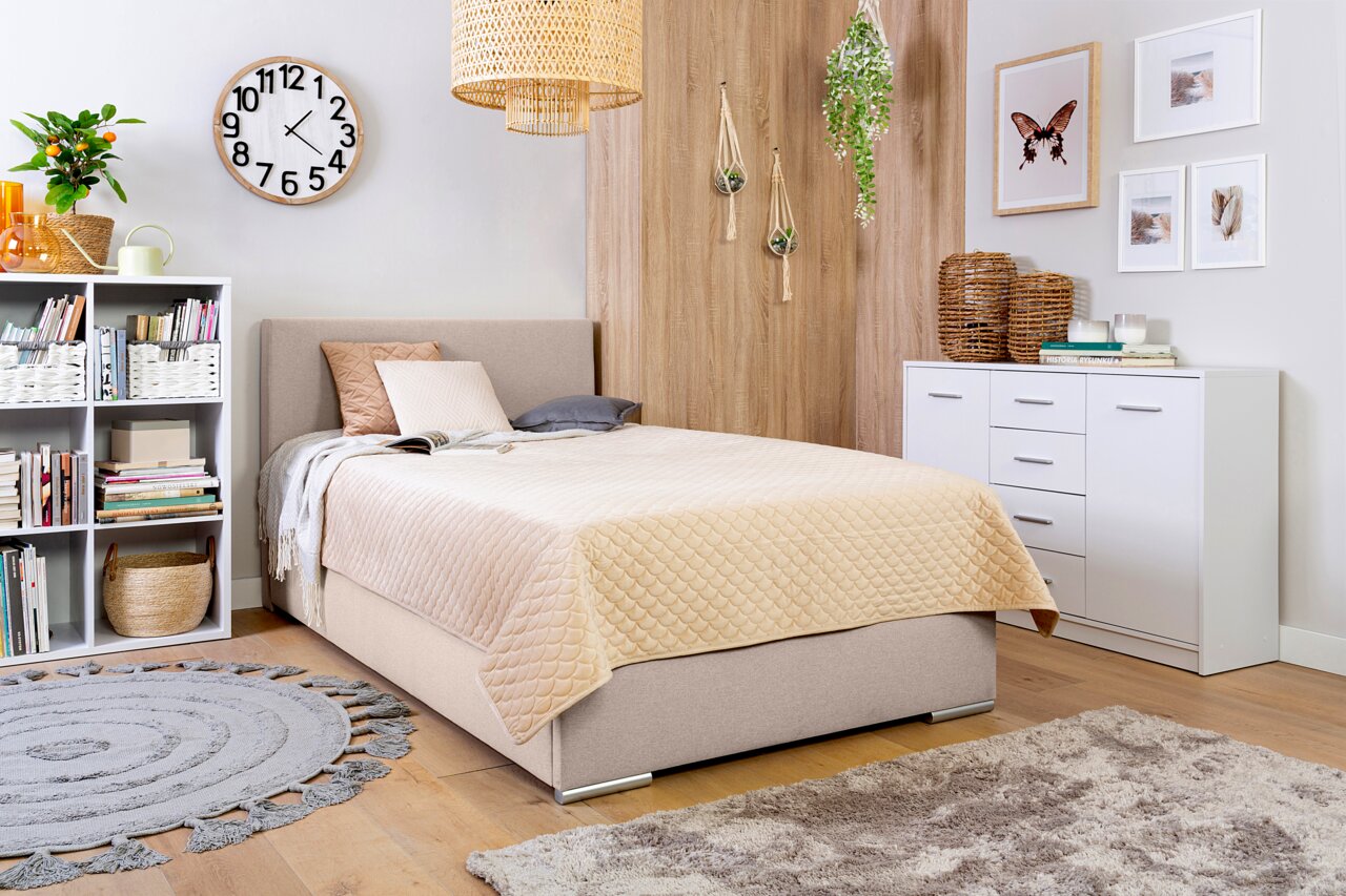 Gezellig boxbed van 120 cm in een stijlvol ingerichte slaapkamer, zijaanzicht