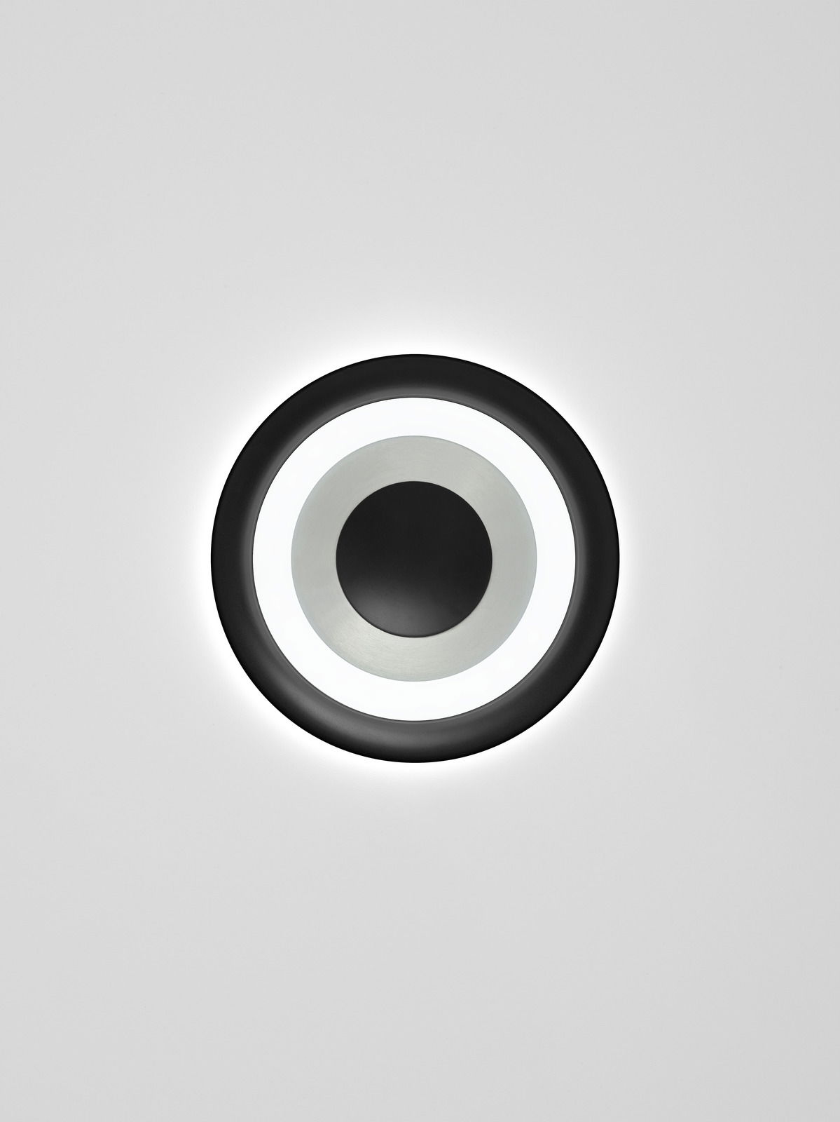 Runde LED-Deckenleuchte in Schwarz und Silber, von unten betrachtet