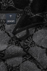 Nahaufnahme eines luxuriösen, dunkel gemusterten Handtuchs mit einem Joop!-Label.
