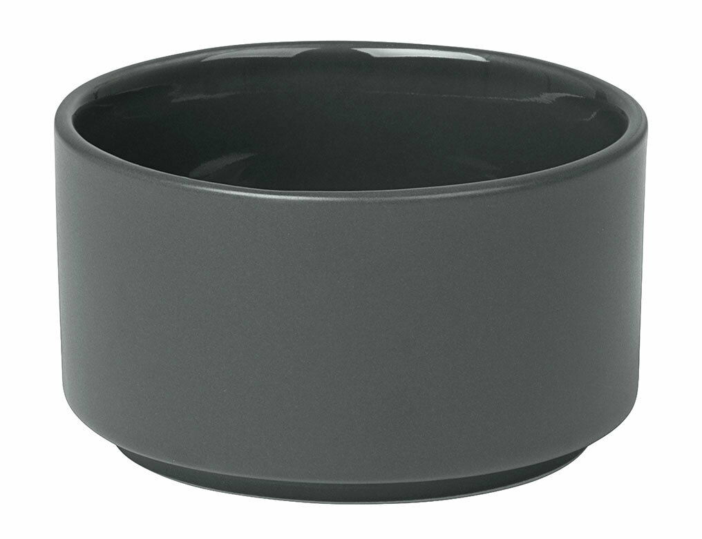 Graue Snackschale aus der Serie PILAR von Blomus, seitliche Perspektive