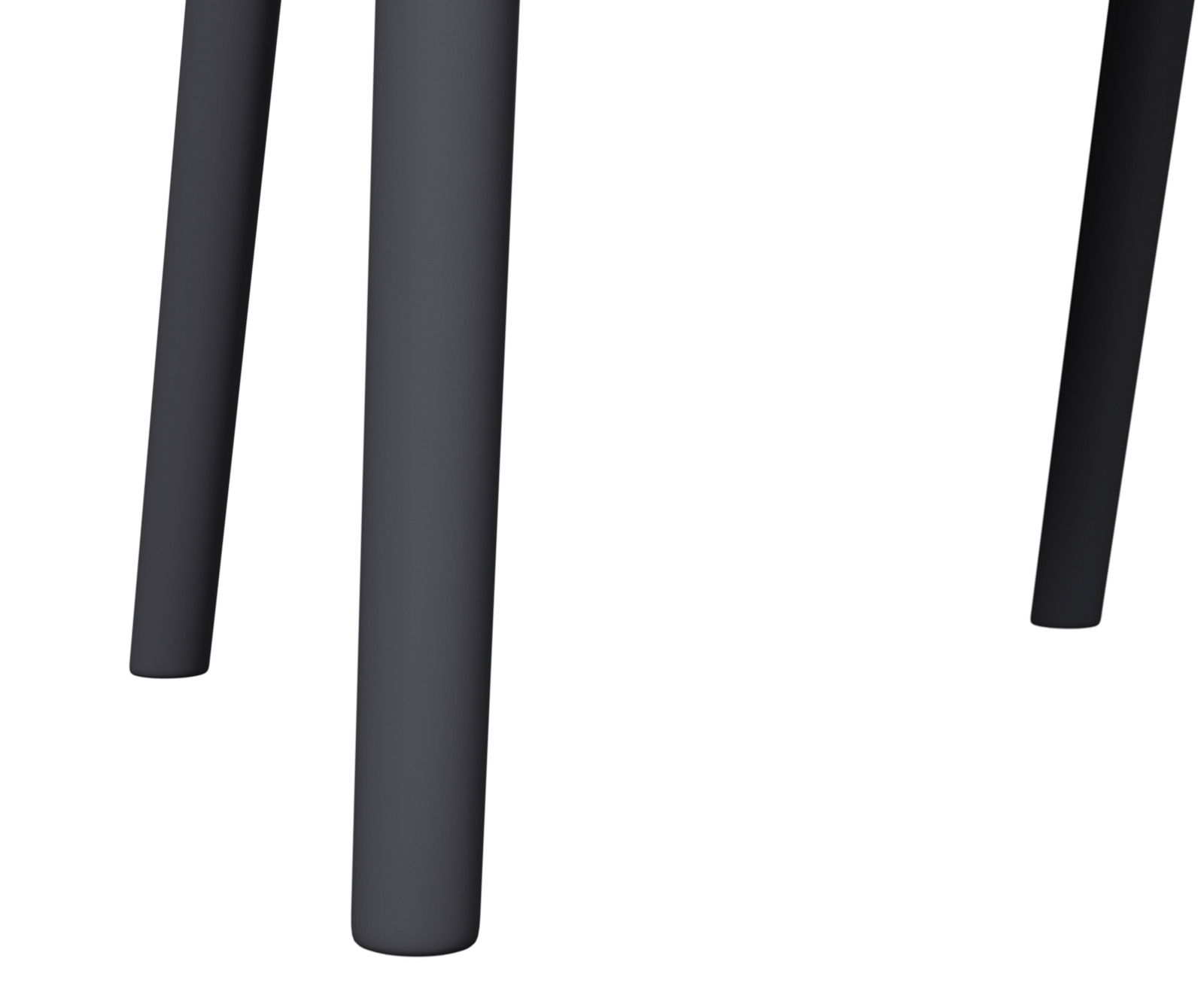 Nahaufnahme der Beine eines schwarzen Stapelsessels aus Metall, von unten betrachtet.