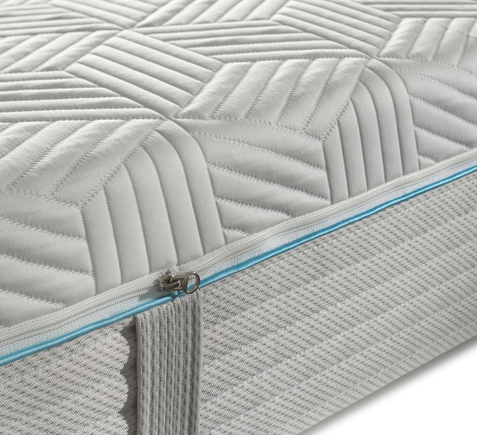 Nahaufnahme einer Gel-Kaltschaummatratze mit gestepptem Muster und Reißverschluss an der Seite.