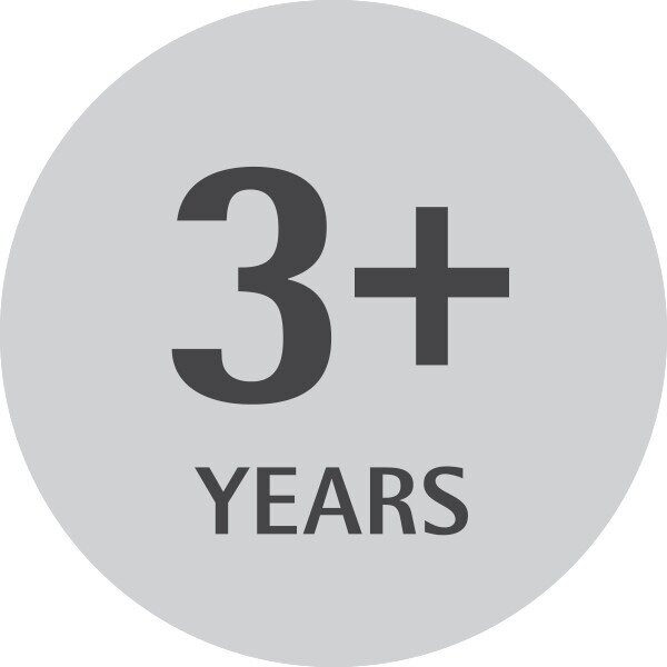 Grijze cirkel met het opschrift '3+ YEARS', vooraanzicht
