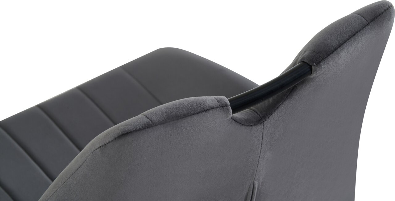 Detailaufnahme eines grauen, gepolsterten Stuhlsessels mit Stoffbezug und schwarzer Querstrebe an der Rückenlehne, schräg von hinten/oben fotografiert.