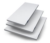 Drei gestapelte EaZzzy Topper Classic 140*200 cm in einer schrägen Perspektive, die die Dicke und Struktur des Materials zeigt.