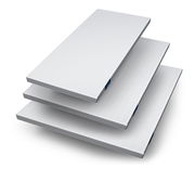 Drei gestapelte EaZzzy Topper Classic 140*200 cm in einer schrägen Perspektive, die die Dicke und Struktur des Materials zeigt.