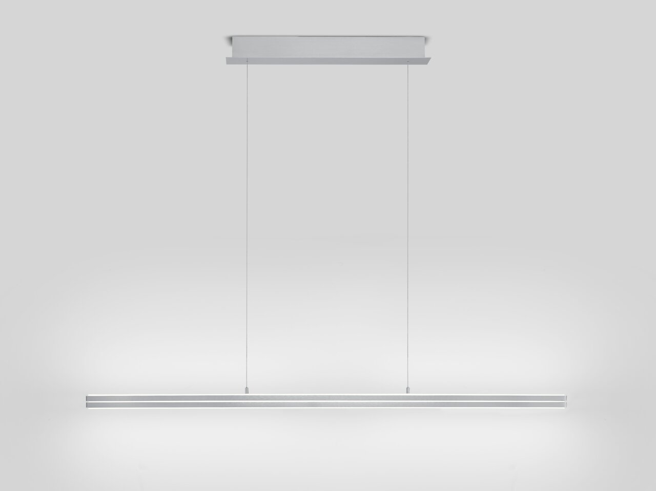 Moderne LED-Pendelleuchte in minimalistischem Design, frontal betrachtet.