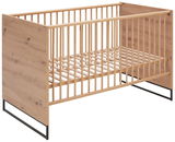 Babybett aus Holz mit Gitterstäben, seitliche Perspektive