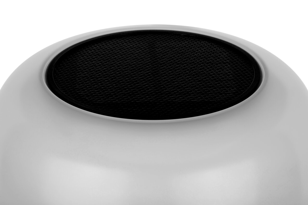 Nahaufnahme einer runden Solarleuchte von oben mit schwarzem Solarpanel.