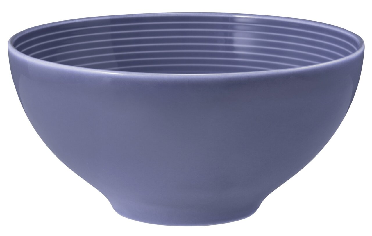 Runde, lilafarbene Schüssel mit einem Durchmesser von 15,5 cm, seitliche Perspektive