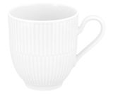 Weißer Becher mit Henkel, geriffelte Oberfläche, seitliche Perspektive
