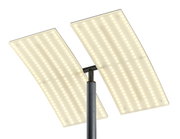 Moderne staande lamp ANDY met twee rechthoekige ledpanelen, gezien van onderaf.