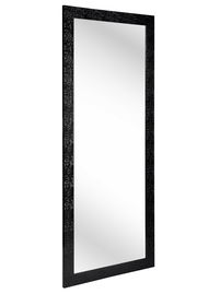 Rechteckiger Spiegel mit schwarzem, strukturiertem Rahmen, seitliche Perspektive