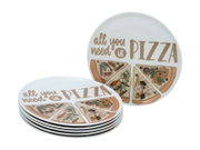 Weißer Pizzateller mit Aufdruck „all you need is PIZZA“ und Pizza-Scheiben-Motiv, gezeigt in Vorderansicht leicht schräg von oben; ein Teller steht aufrecht, mehrere Teller sind gestapelt.