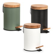 Drei Kosmetikeimer mit Holzdeckel in den Farben Grün, Schwarz und Weiß, aus seitlicher Perspektive fotografiert.