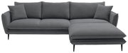 Graues Ecksofa mit rechter Ottomane/Longchair, drei Sitzkissen und zwei Rückenkissen, auf schwarzen Metallfüßen, freigestellt; Frontansicht leicht von oben