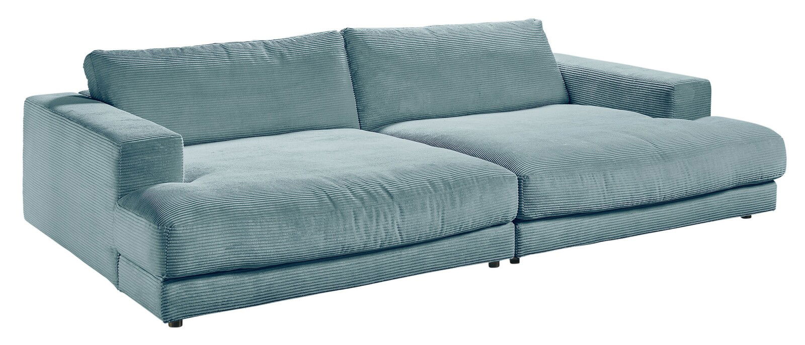 Großes, komfortables Megasofa in hellblauem Stoff mit breiten Armlehnen und weichen Kissen, seitliche Perspektive