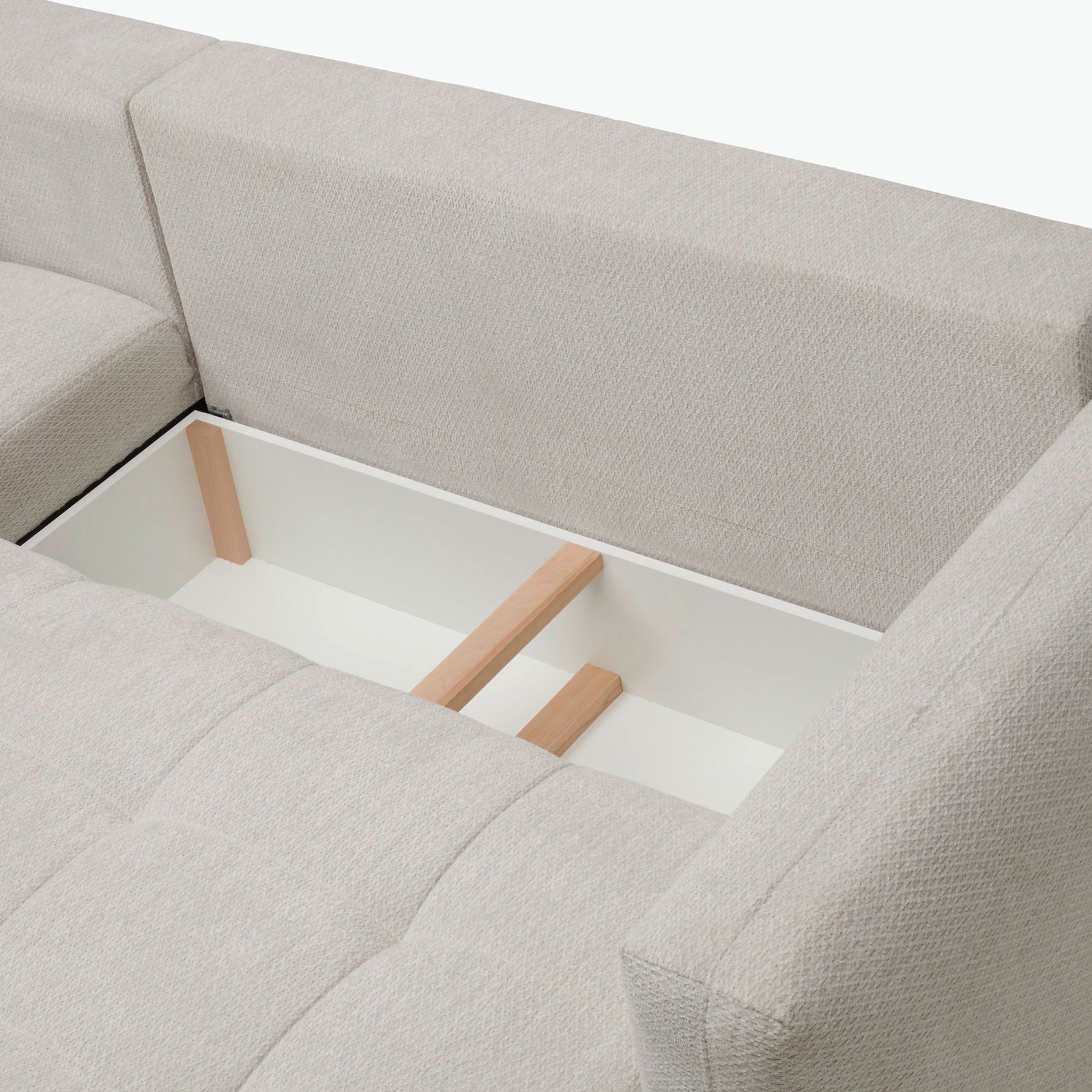 Ecksofa London von Hom'in mit geöffneter Stauraumfunktion, Perspektive von oben.