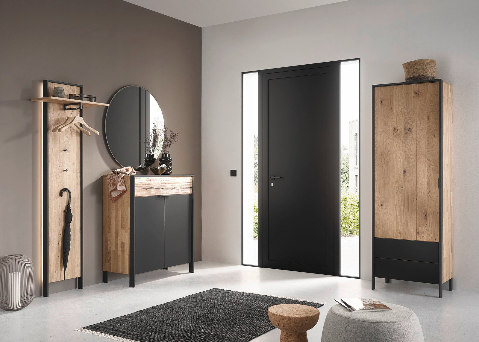 Valdera Spiegel rund 70cm STEEL Moderner Eingangsbereich mit einem runden Spiegel, einem Garderobenpaneel und einem Garderobenschrank aus Holz und Metall, seitliche Perspektive.