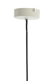 Nahaufnahme der Deckenhalterung einer Hängeleuchte mit schwarzem Kabel, seitliche Perspektive