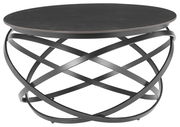 Moderner Couchtisch mit schwarzer runder Tischplatte und kunstvollem, überkreuztem Metallgestell, seitliche Perspektive