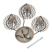 Dreiflammige Hängeleuchte mit modernen, offenen Lampenschirmen in Drahtkäfig-Design, von oben betrachtet.