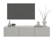 Modernes TV-Hängelowboard 180 in minimalistischer Frontansicht mit Dekorationen und einem großen Fernseher darüber.