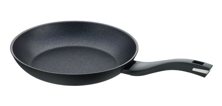 Bratpfanne Balance Enduro 30cm in seitlicher Perspektive mit ergonomischem Griff und antihaftbeschichteter Innenfläche.