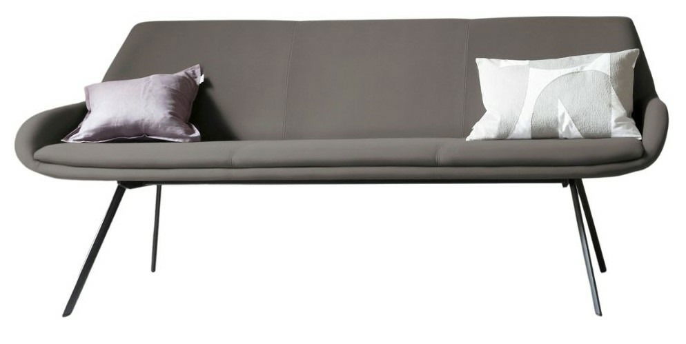 Dreier-Sitzbank in modernem Design mit zwei Kissen, frontal betrachtet.