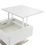 Moderner weißer Couchtisch mit aufklappbarer Tischplatte, seitliche Perspektive