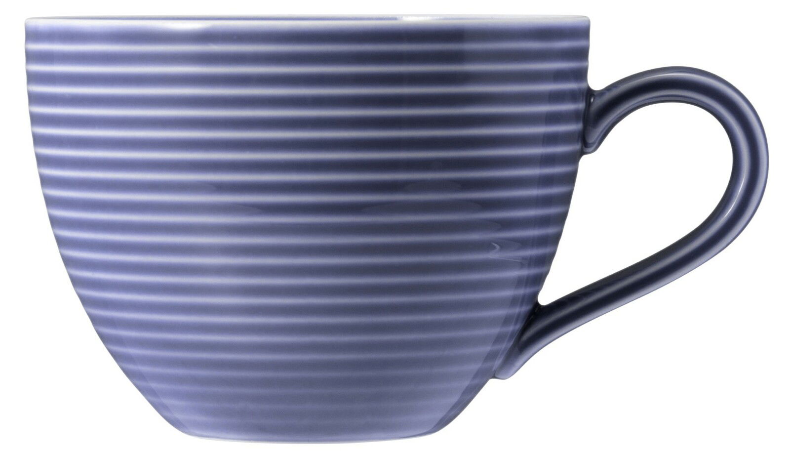 Seitliche Ansicht einer blauen Kaffeetasse mit horizontalen Streifen und Henkel.